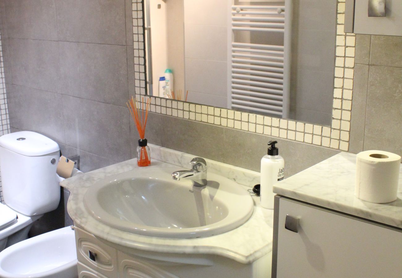 Apartamento en Madrid - Amplio apartamento, Madrid Centro. WIFI