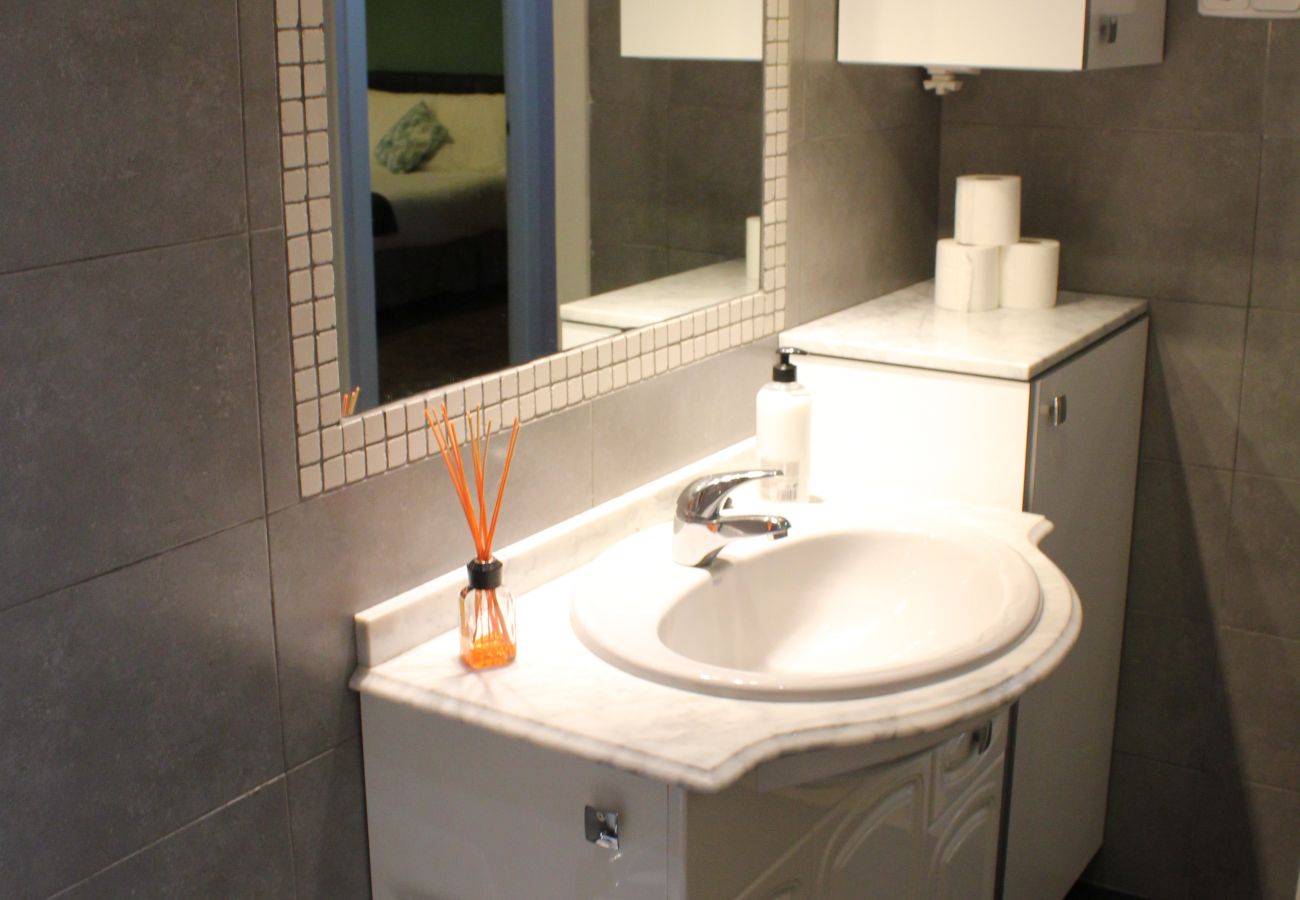 Apartamento en Madrid - Amplio apartamento, Madrid Centro. WIFI