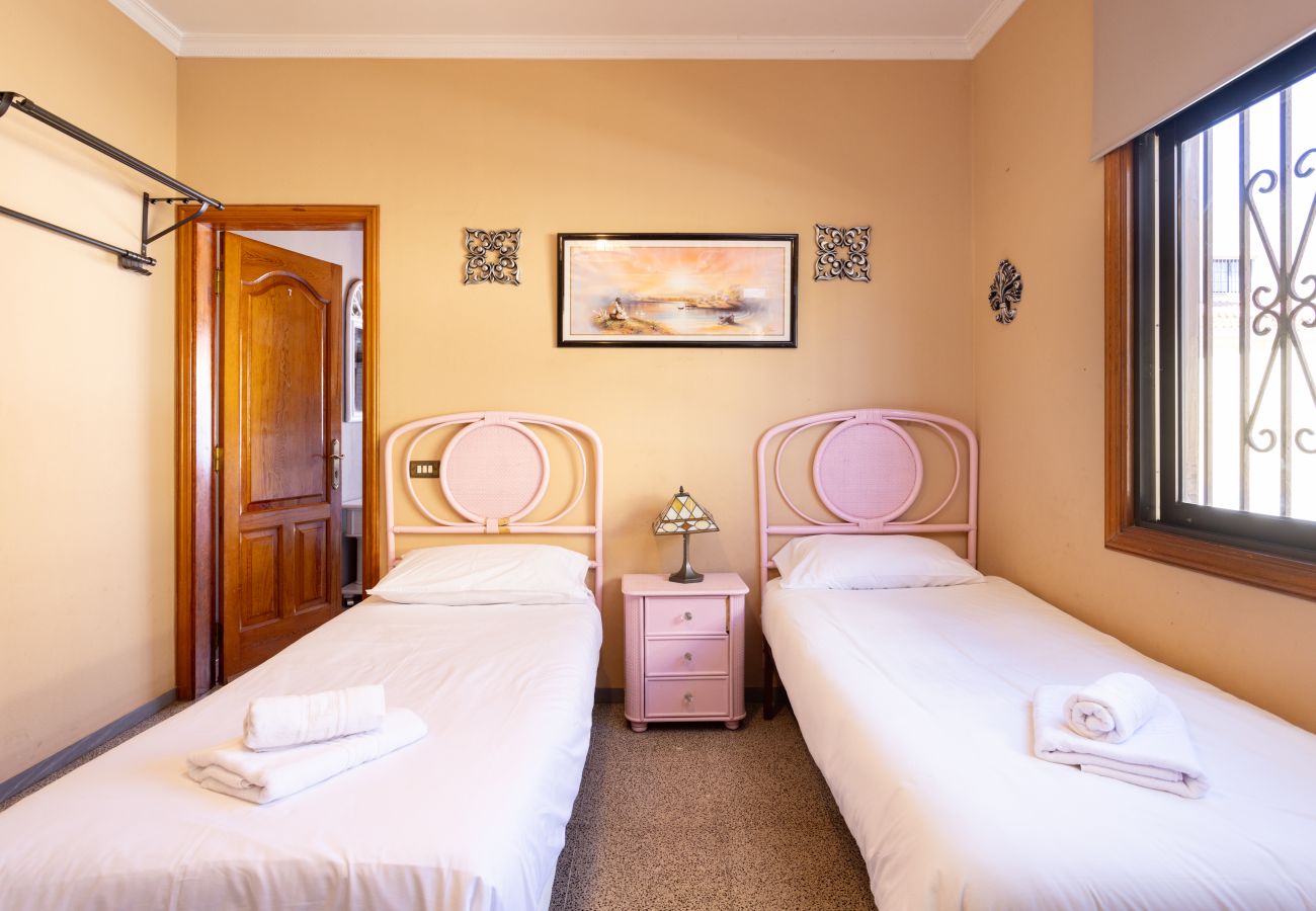Villa en Las Galletas - Vivienda Vacacional FLORATERE. Piscina y relax.