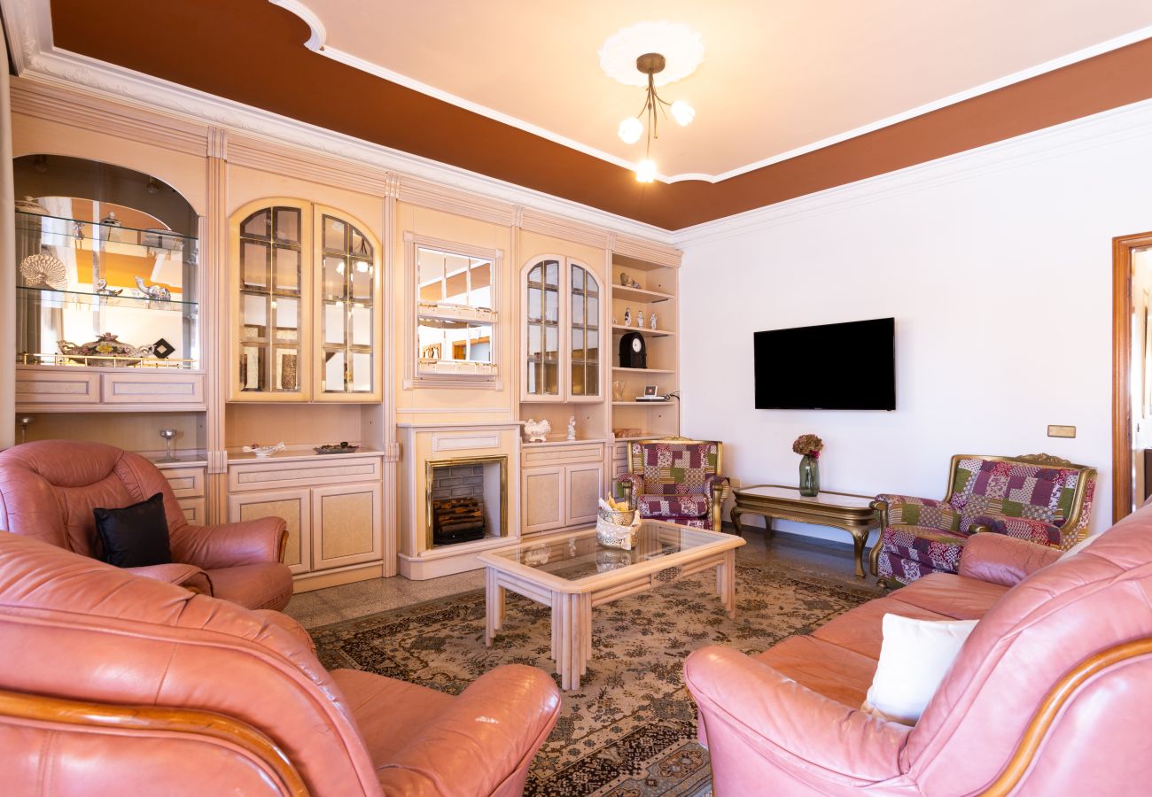 Villa en Las Galletas - Vivienda Vacacional FLORATERE. Piscina y relax.