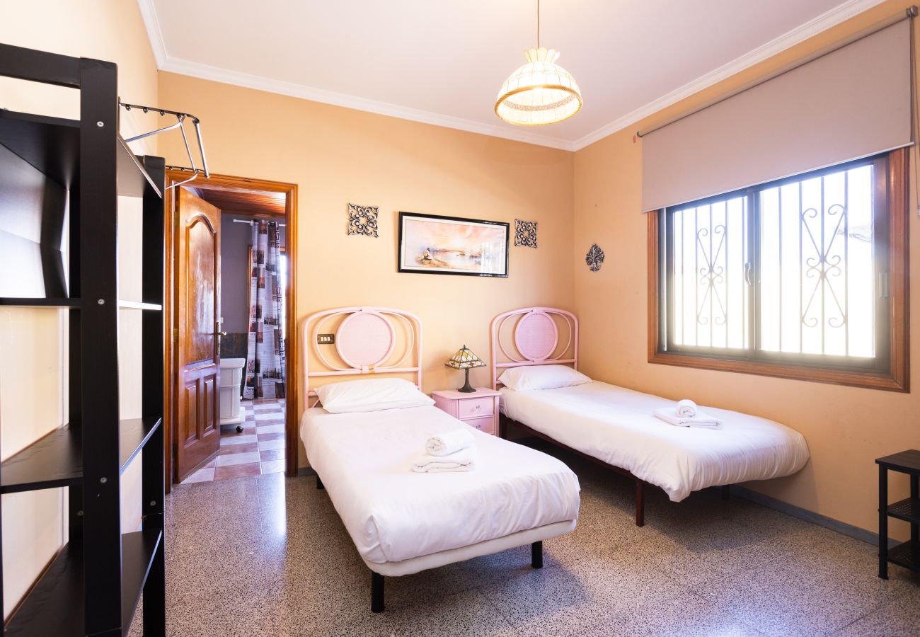 Villa en Las Galletas - Vivienda Vacacional FLORATERE. Piscina y relax.