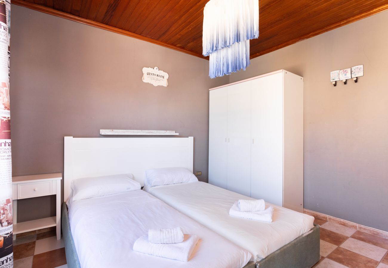 Villa en Las Galletas - Vivienda Vacacional FLORATERE. Piscina y relax.