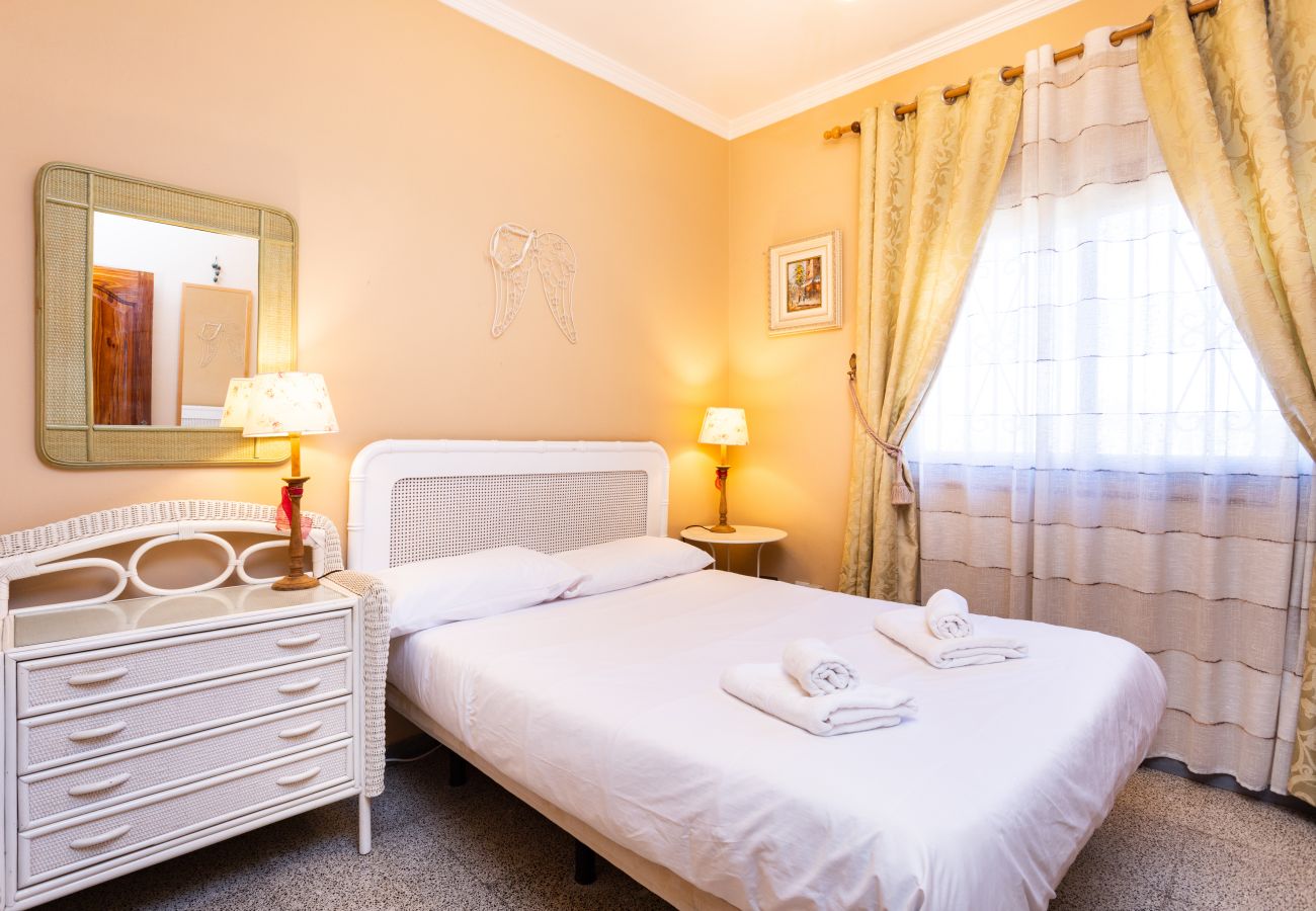 Villa en Las Galletas - Vivienda Vacacional FLORATERE. Piscina y relax.