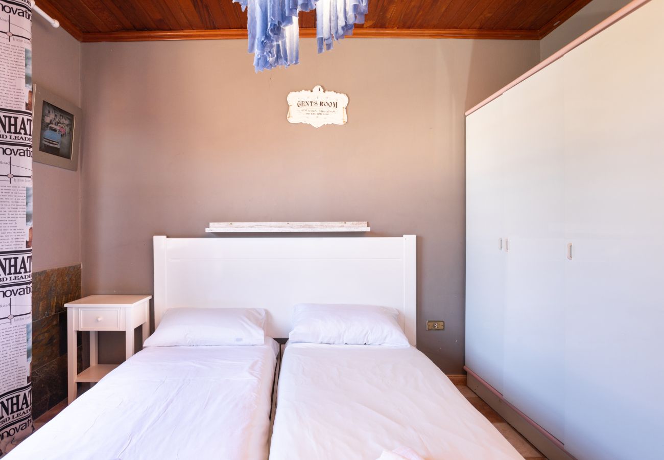 Villa en Las Galletas - Vivienda Vacacional FLORATERE. Piscina y relax.