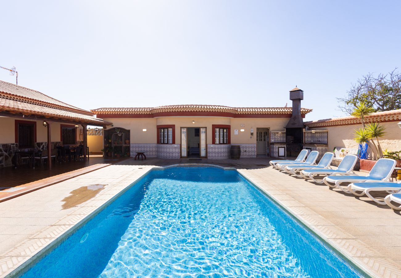 Villa en Las Galletas - Vivienda Vacacional FLORATERE. Piscina y relax.
