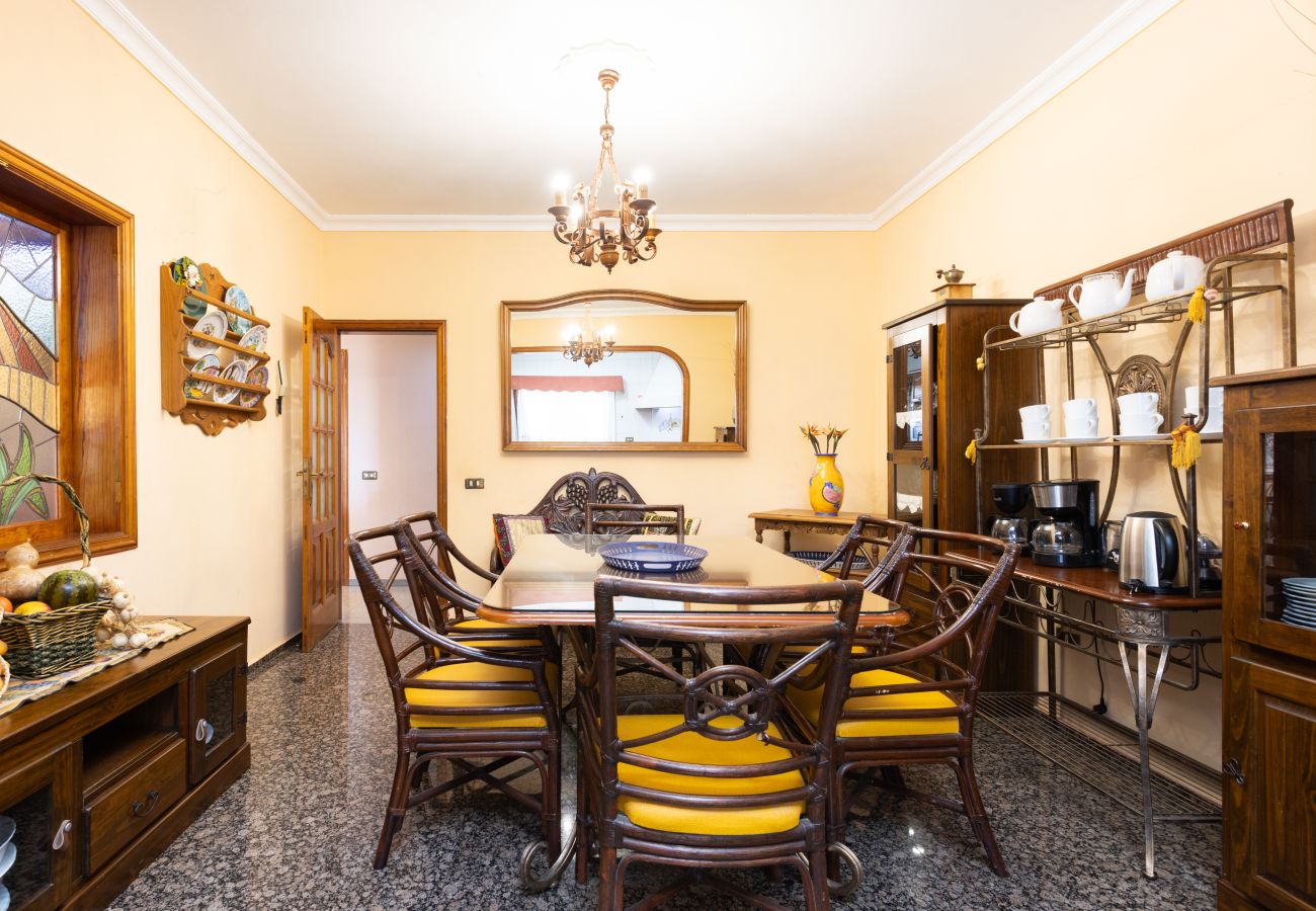 Villa en Las Galletas - Vivienda Vacacional FLORATERE. Piscina y relax.