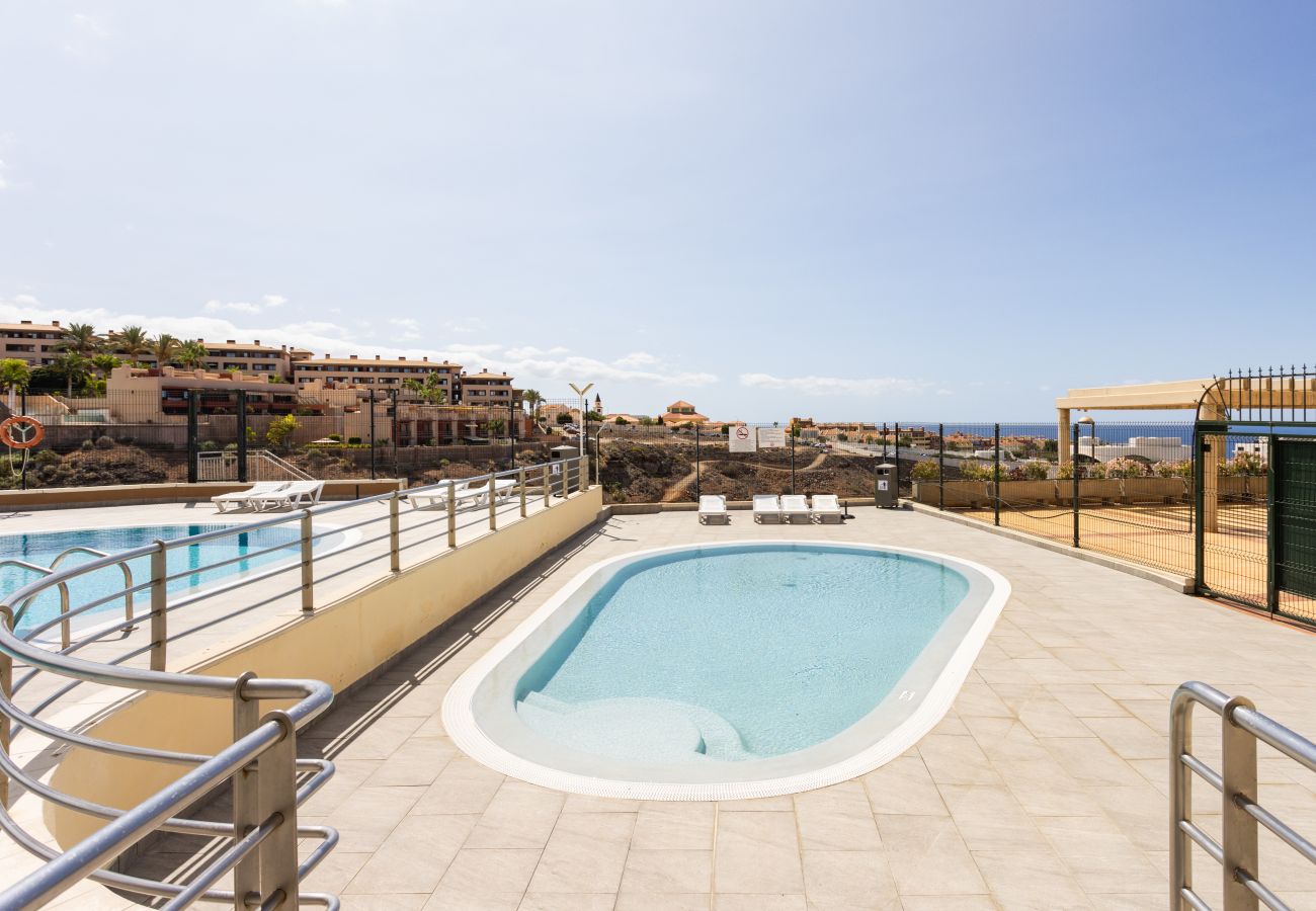 Apartamento en Adeje - Great sea view vacation home 2bd&pool. Sol Paraí