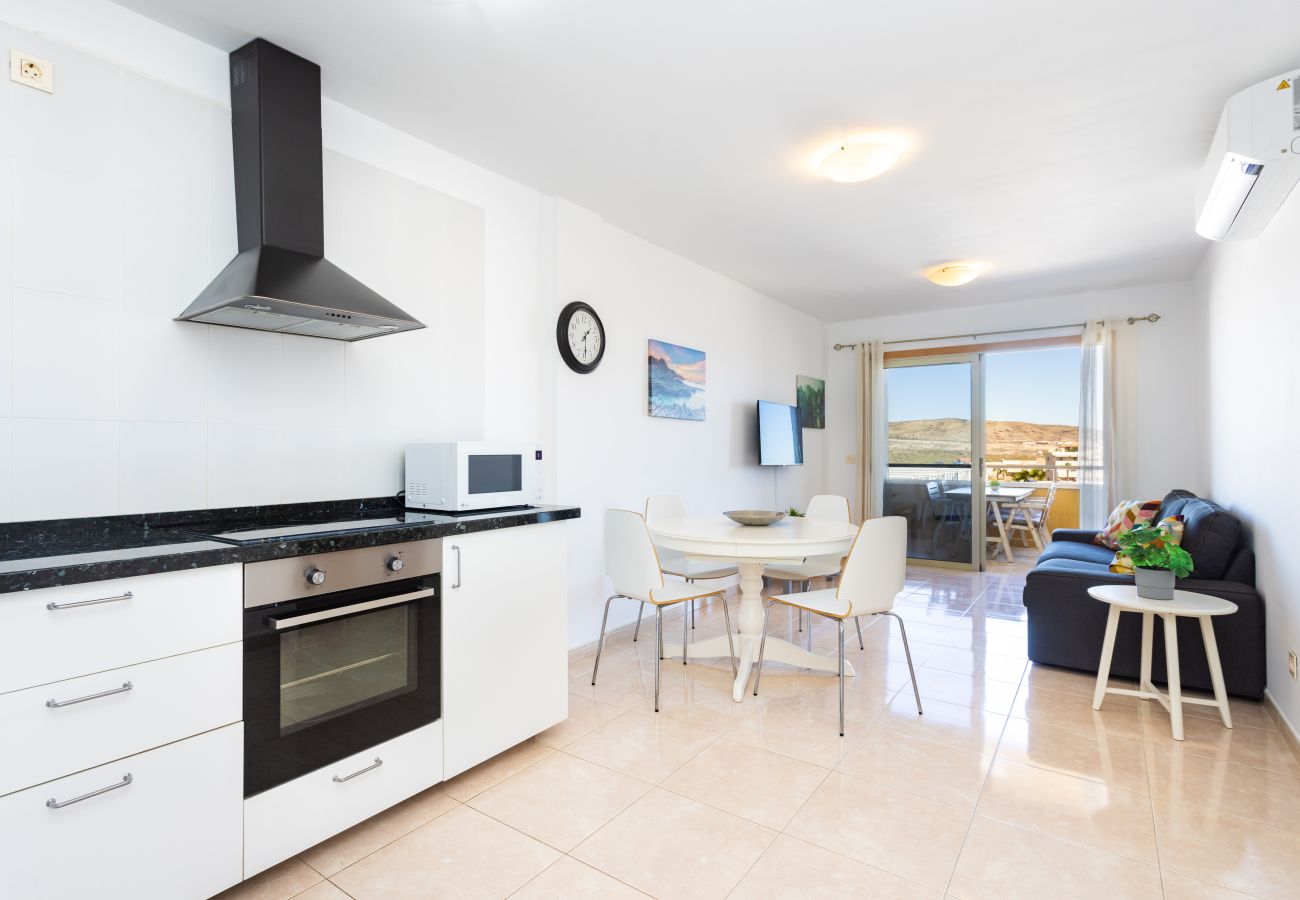 Apartamento en El Medano - Lovely seaview apartment. Swimming pool & parking.