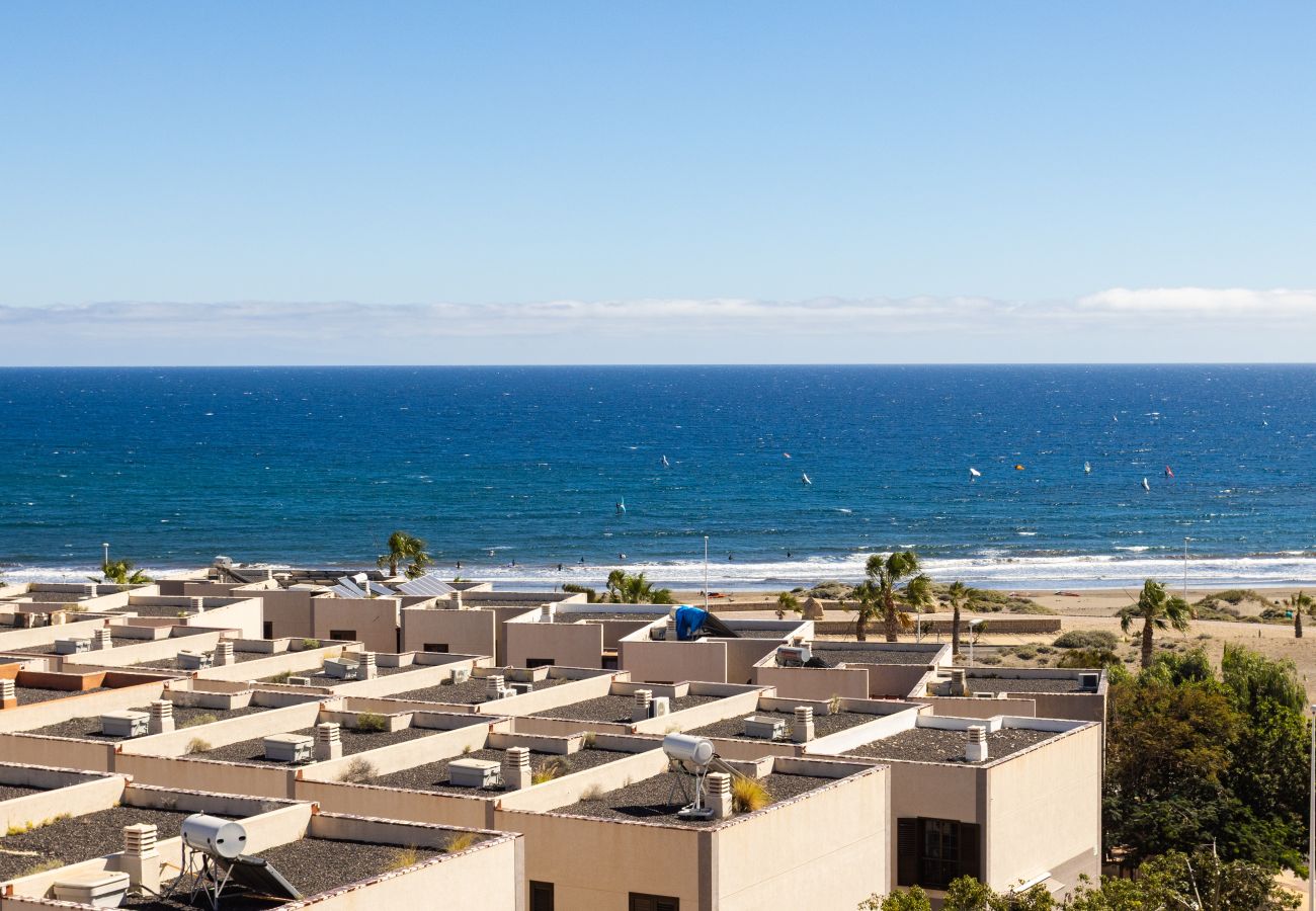 Apartamento en El Medano - Lovely seaview apartment. Swimming pool & parking.