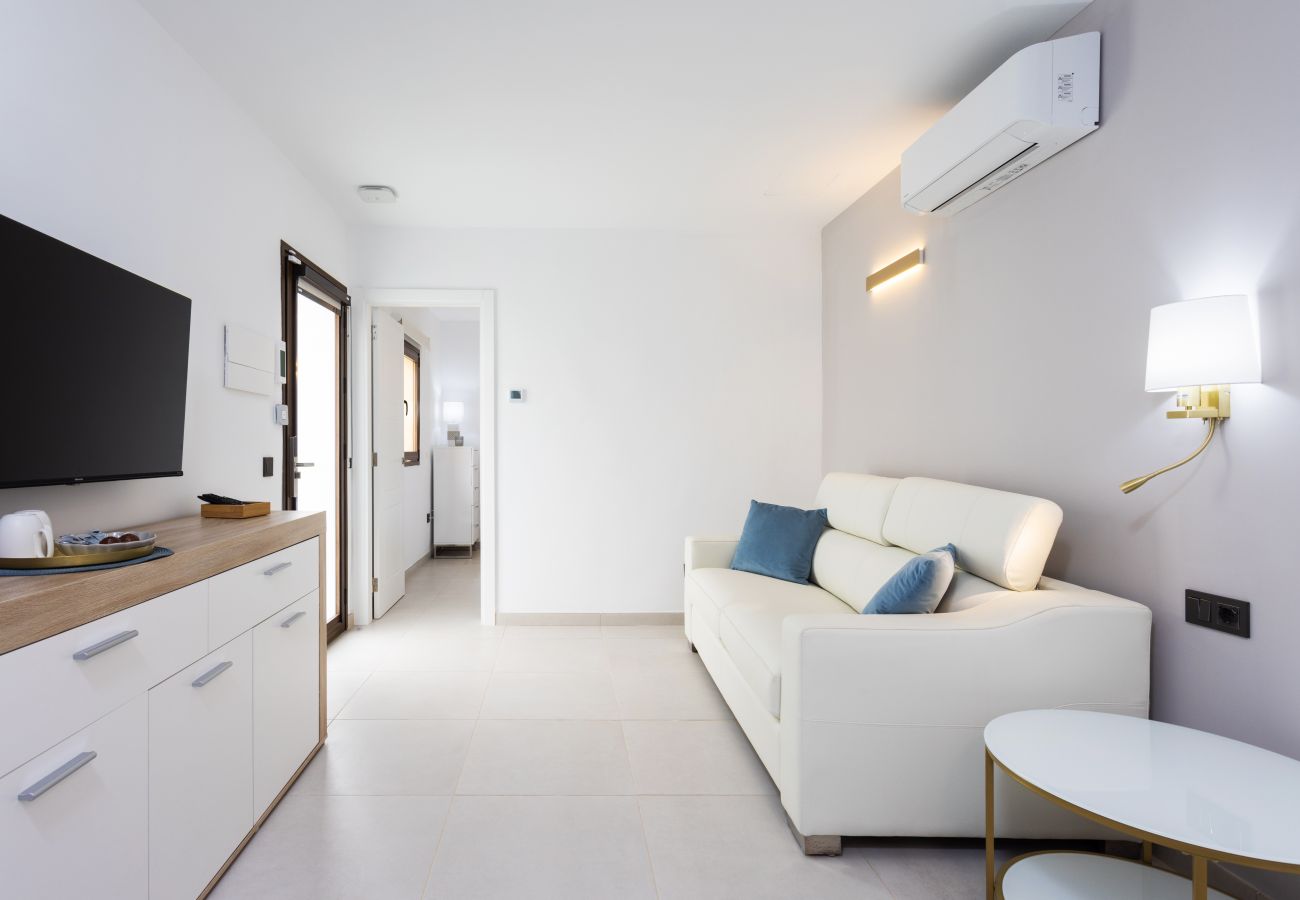 Villa in Adeje - Wonderful home with heated pool