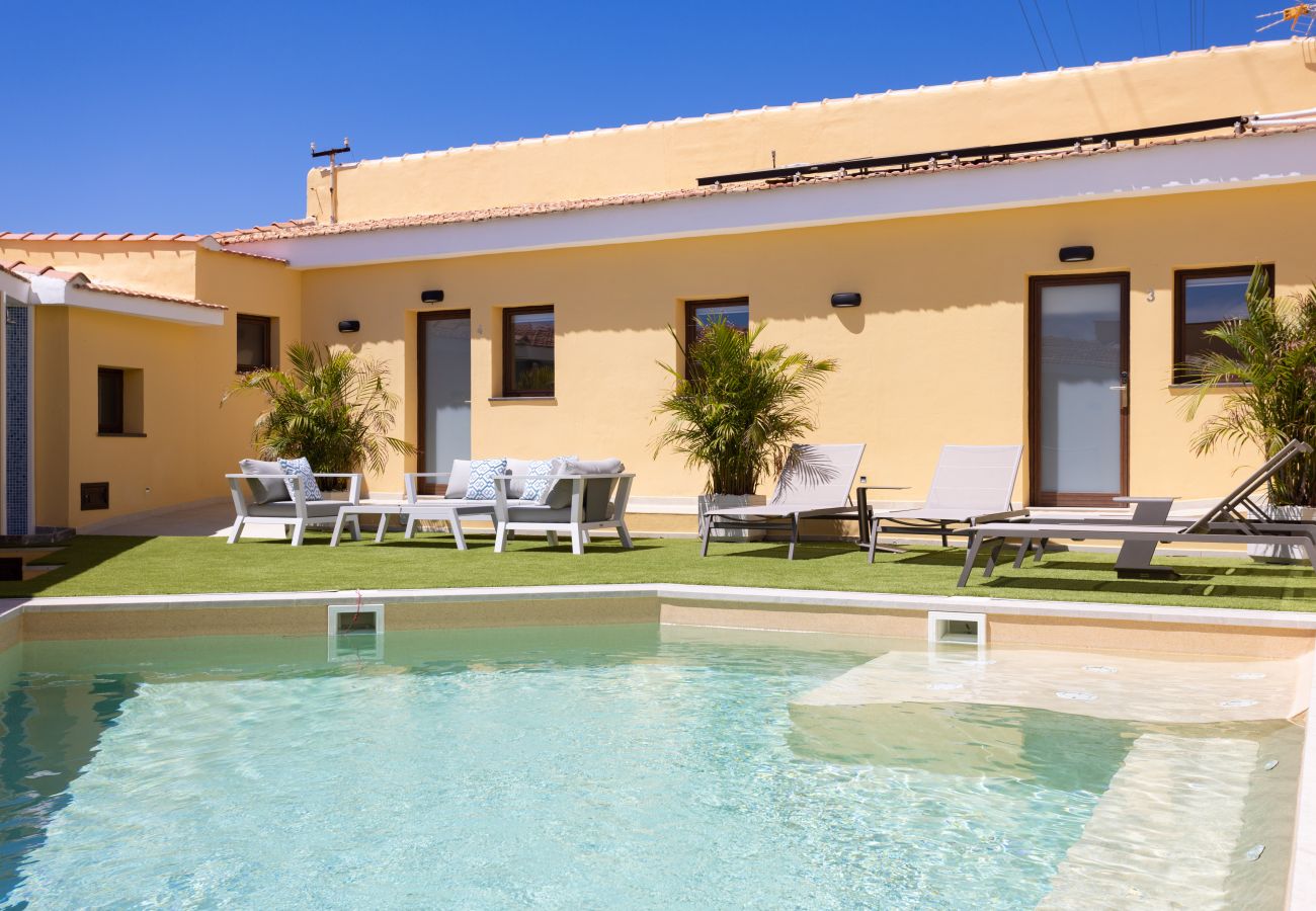 Villa in Adeje - Wonderful home with heated pool