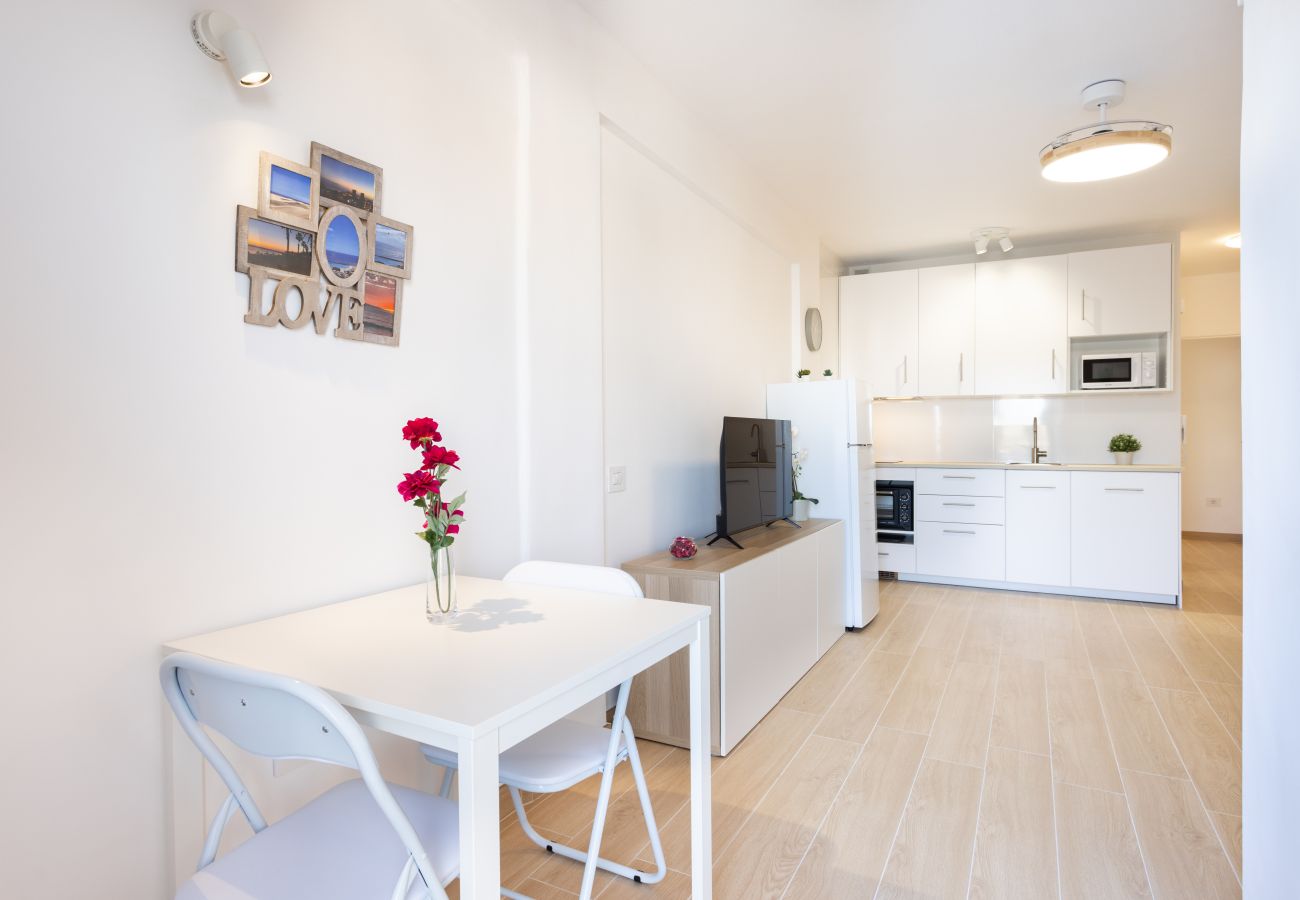 Apartment in Los Cristianos - Spectacular view of Las Vistas beach & ocean