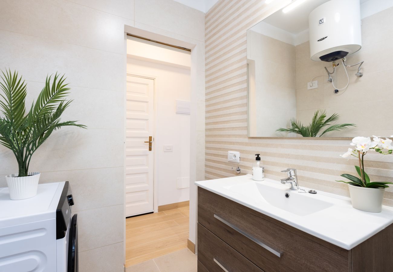 Apartment in Los Cristianos - Spectacular view of Las Vistas beach & ocean