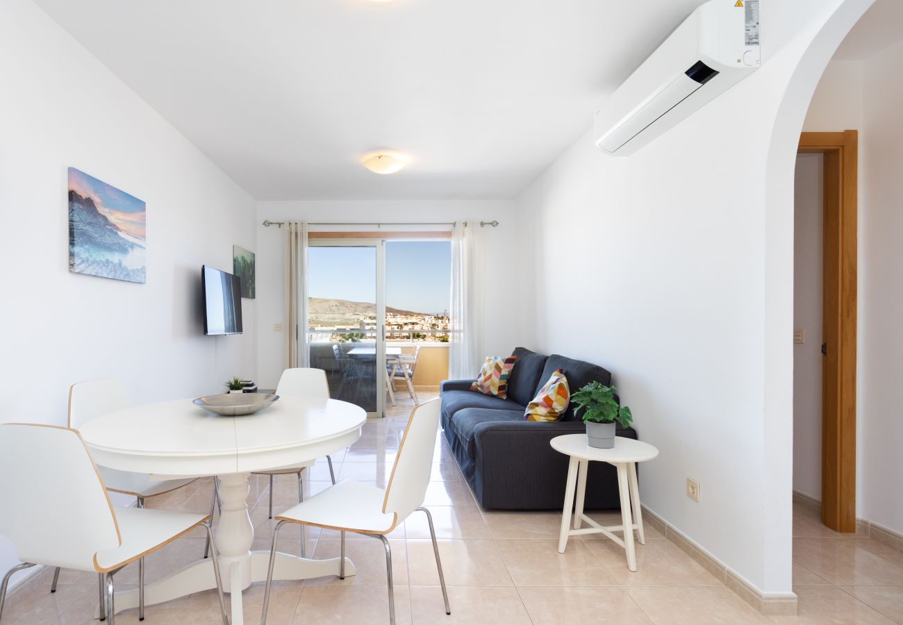 Apartment in El Medano - Lovely seaview apartment. Swimming pool & parking.