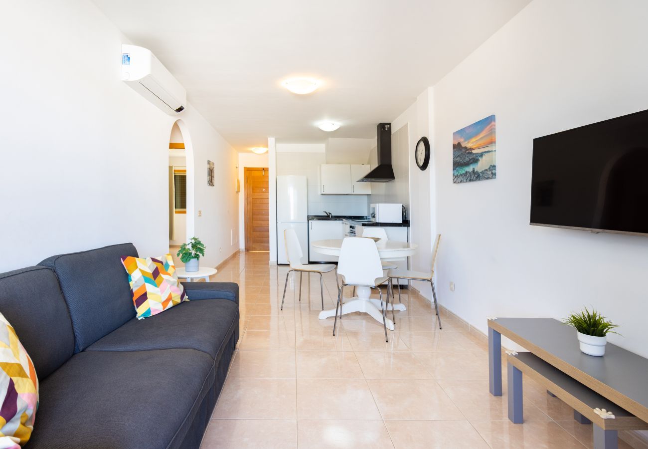 Apartment in El Medano - Lovely seaview apartment. Swimming pool & parking.