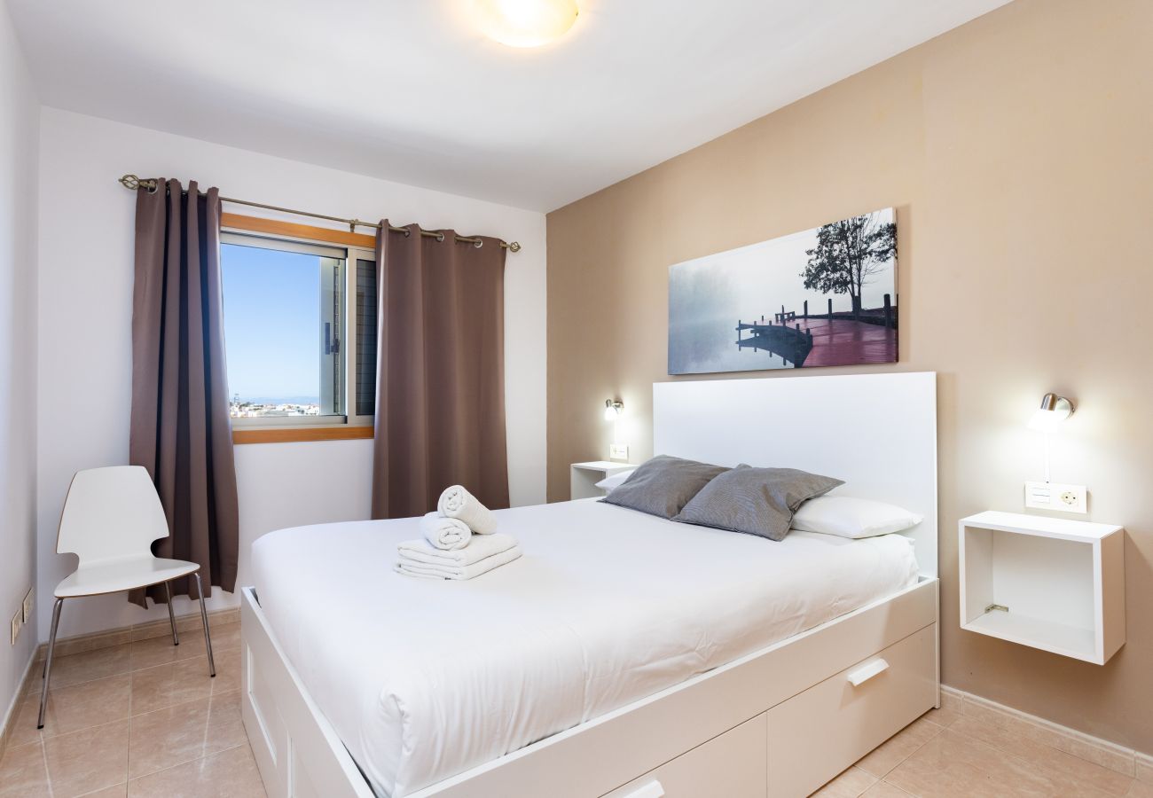 Apartment in El Medano - Lovely seaview apartment. Swimming pool & parking.