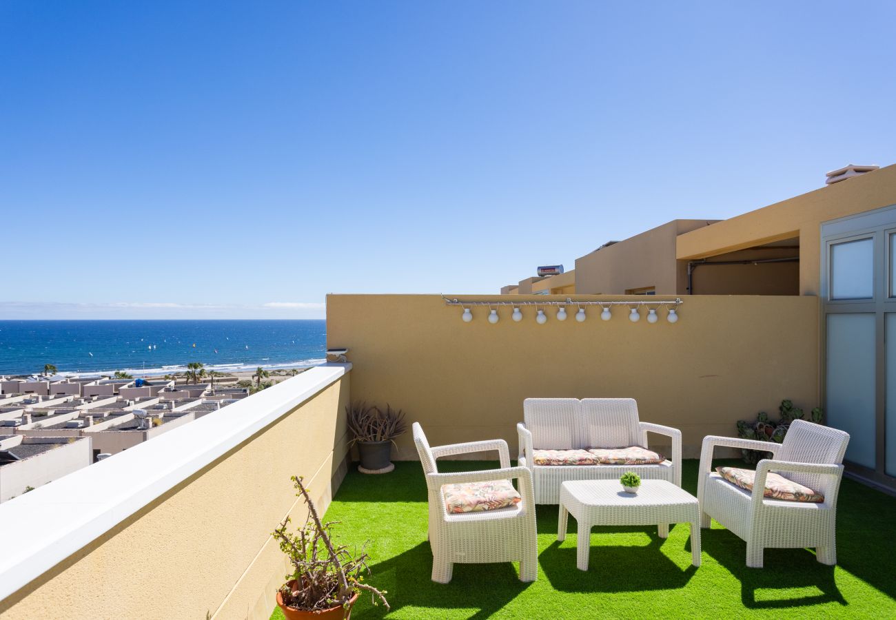 Apartment in El Medano - Lovely seaview apartment. Swimming pool & parking.