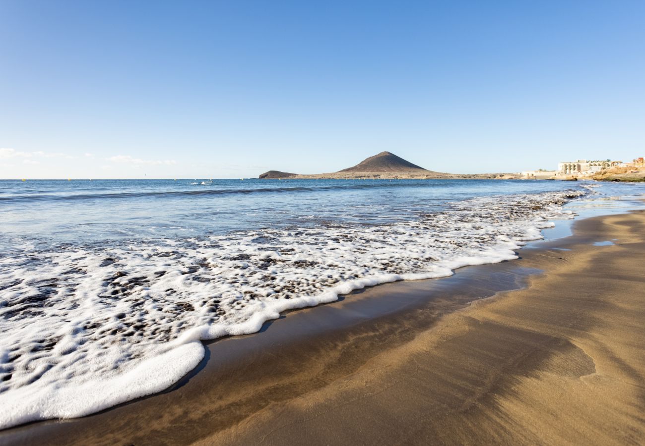 Apartment in El Medano - Lovely seaview apartment. Swimming pool & parking.