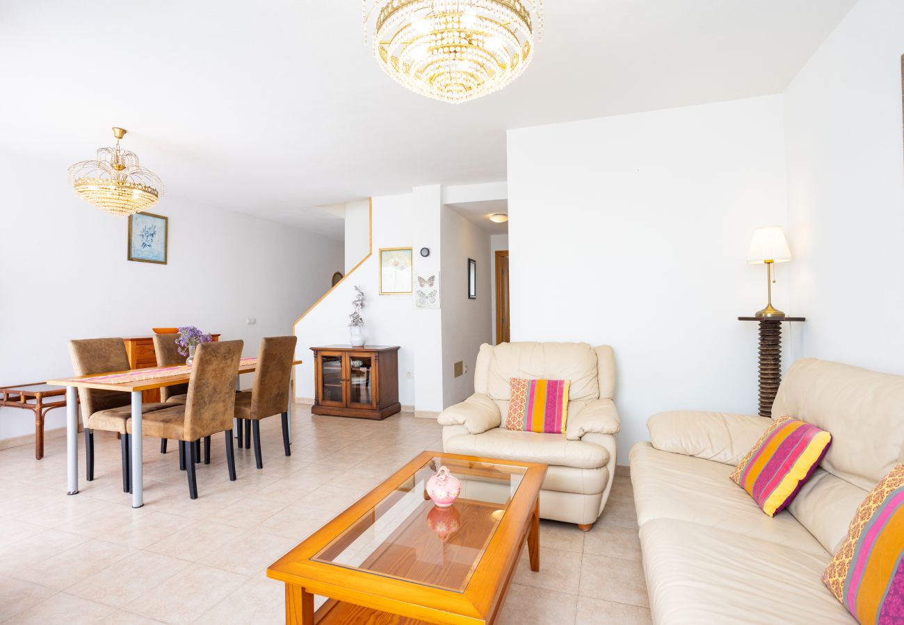 Apartment in Guía de Isora - Nice duplex with sea views & terrace in Alcalá