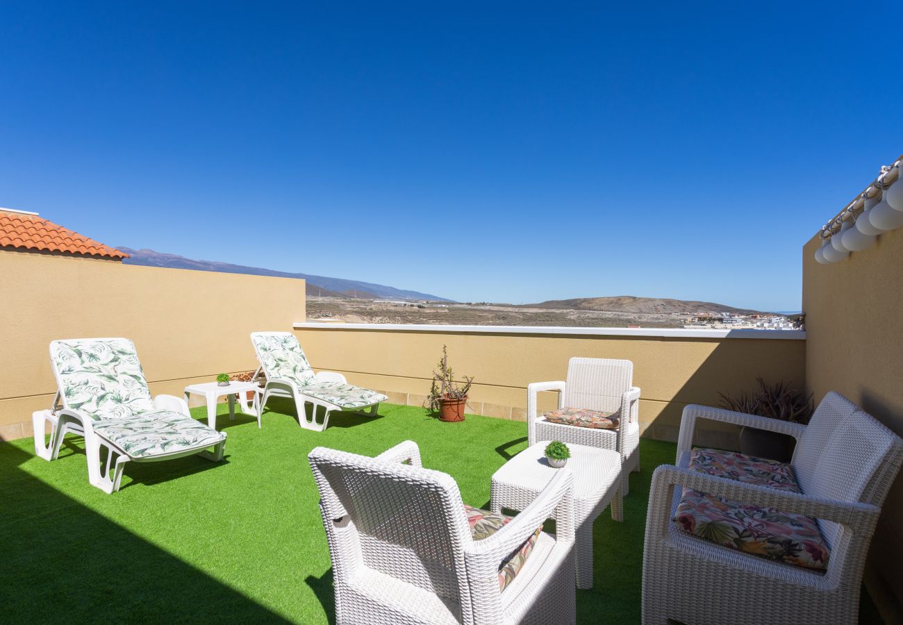 Appartement à El Medano - Lovely seaview apartment. Swimming pool & parking.