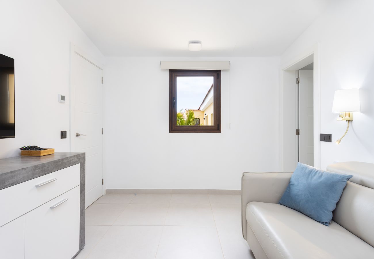Villa a Adeje - Wonderful home with heated pool