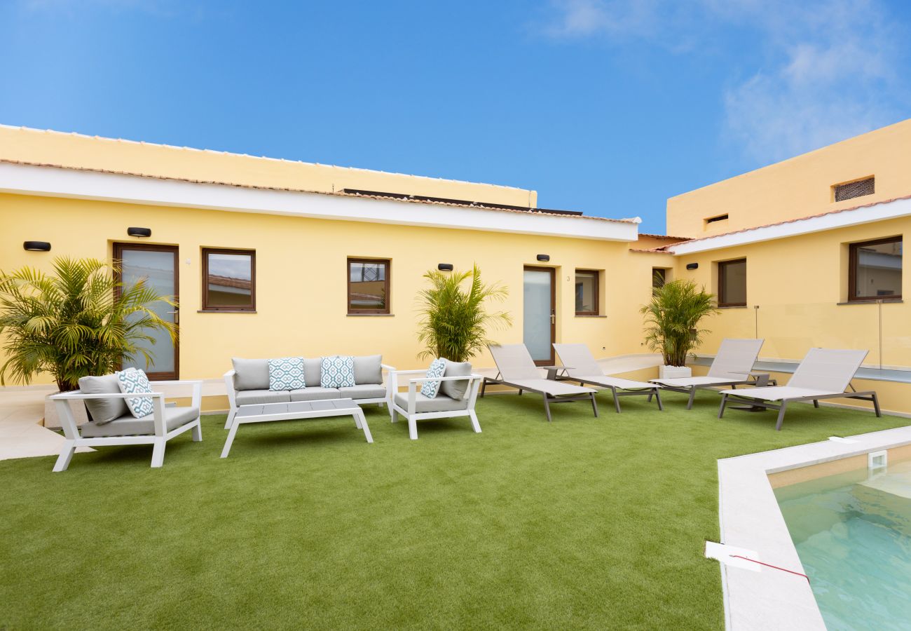 Villa a Adeje - Wonderful home with heated pool