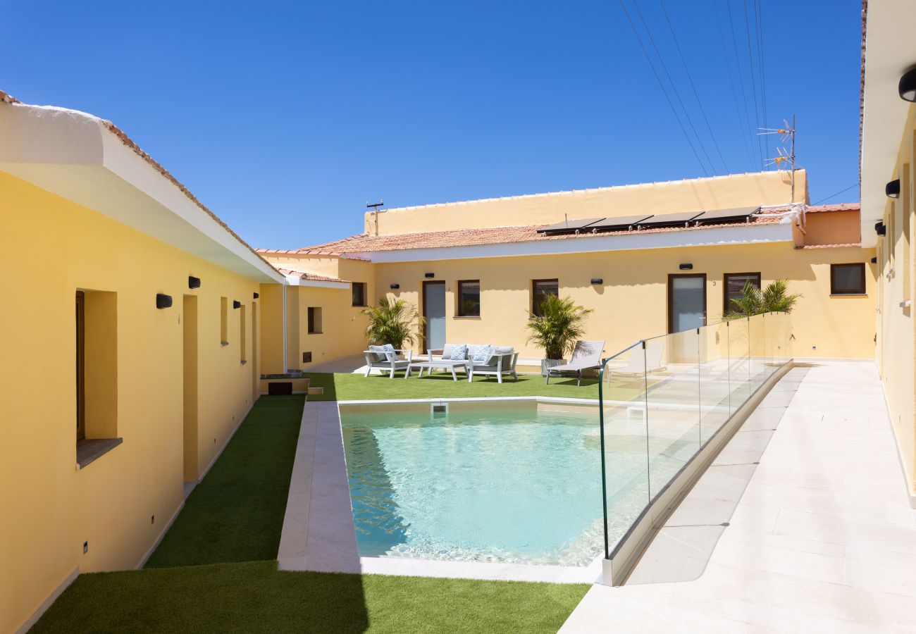 Villa a Adeje - Wonderful home with heated pool