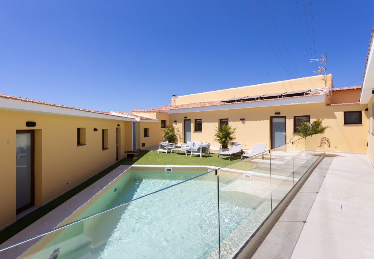 Villa a Adeje - Wonderful home with heated pool