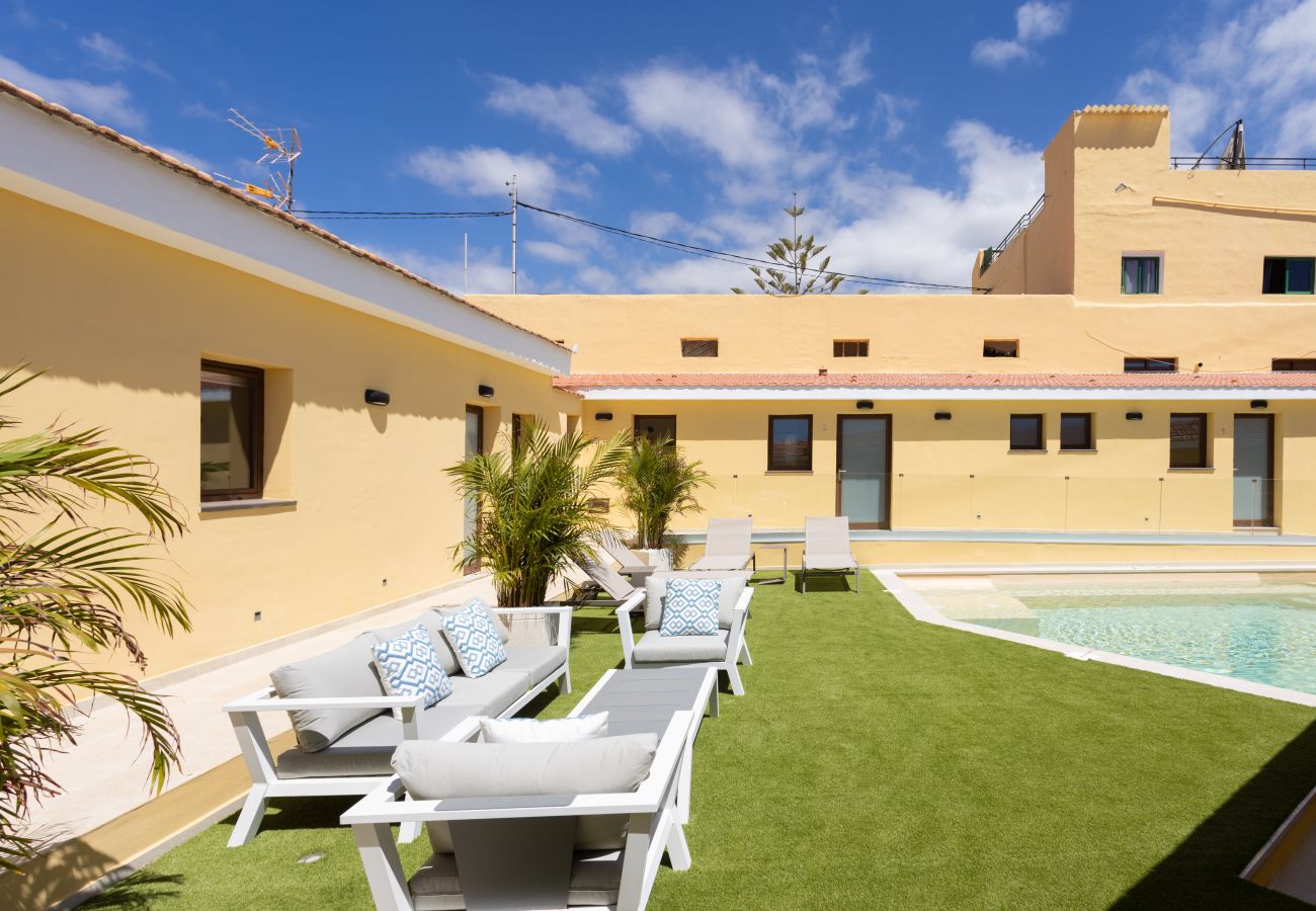 Villa a Adeje - Wonderful home with heated pool