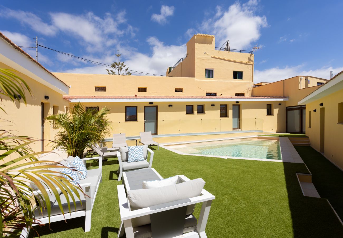 Villa a Adeje - Wonderful home with heated pool