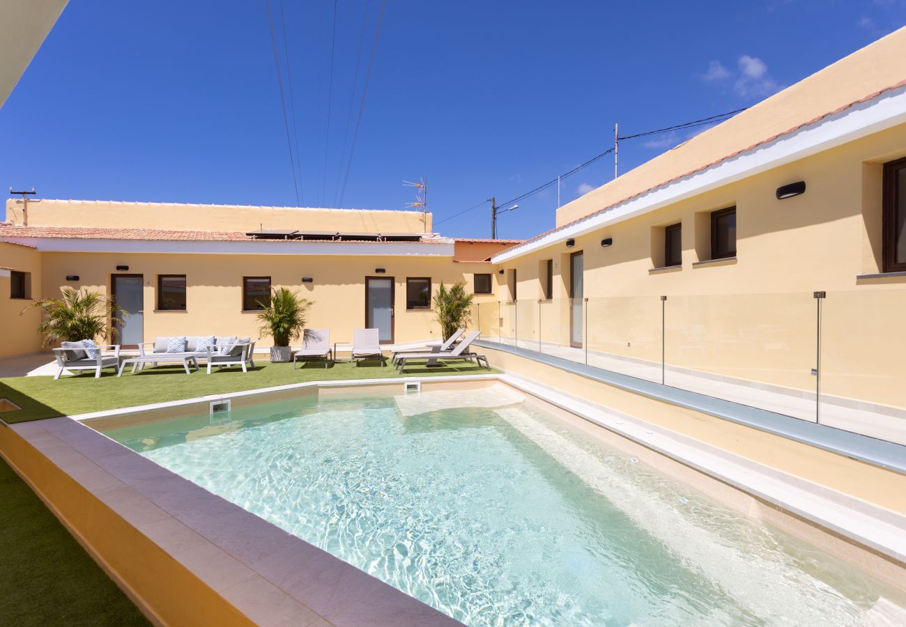 Villa a Adeje - Wonderful home with heated pool