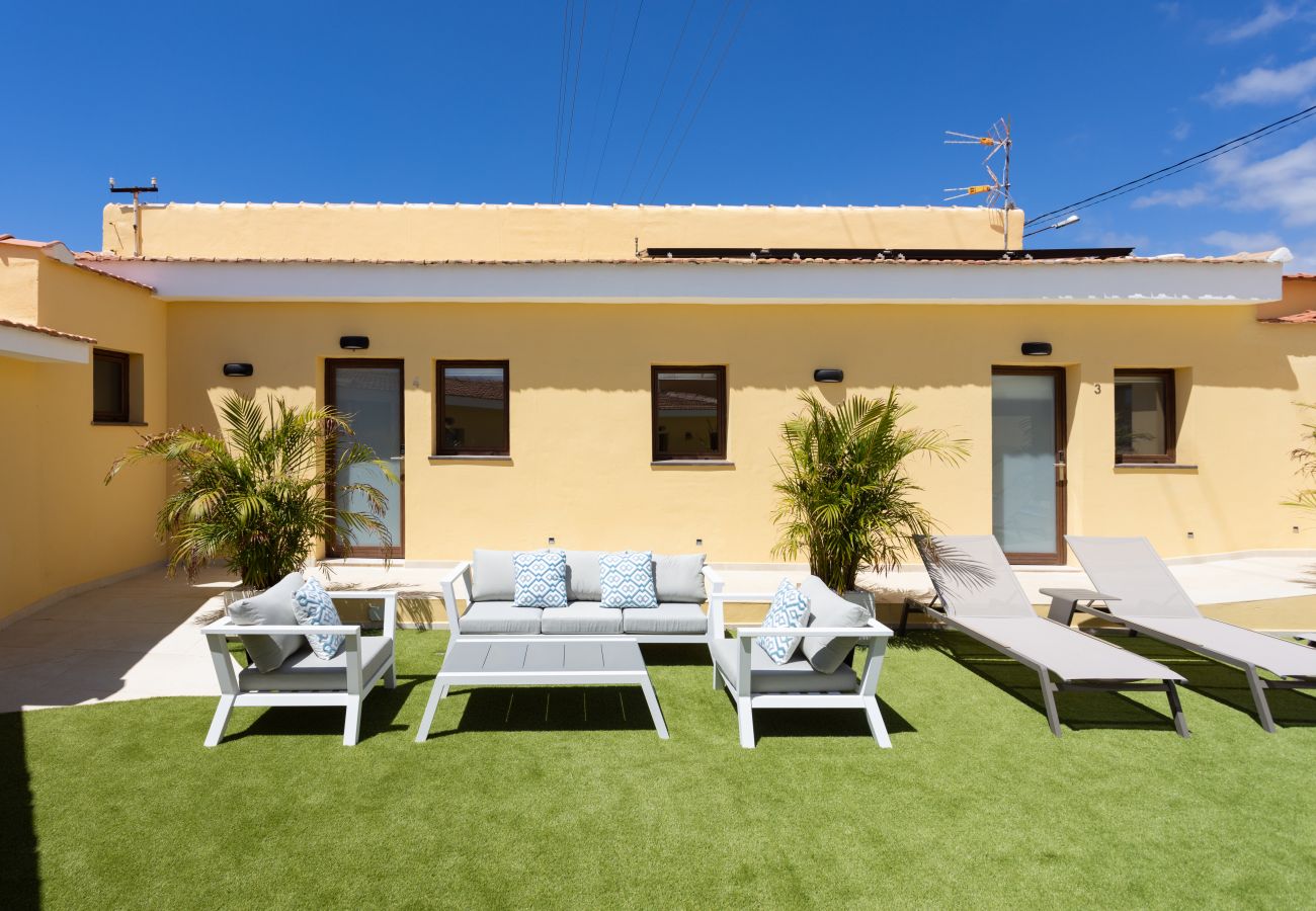 Villa a Adeje - Wonderful home with heated pool