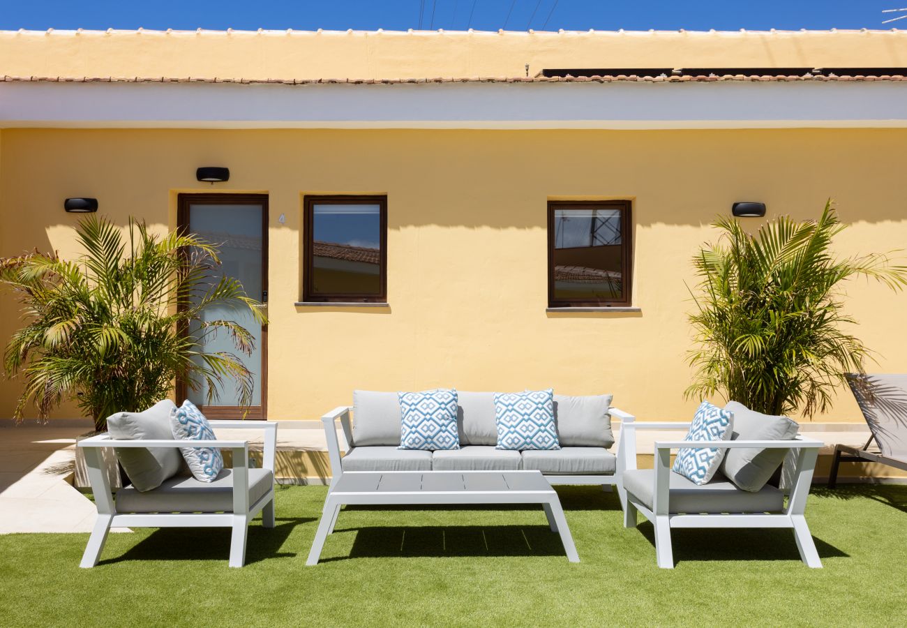 Villa a Adeje - Wonderful home with heated pool