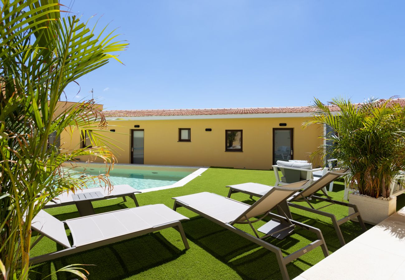 Villa a Adeje - Wonderful home with heated pool